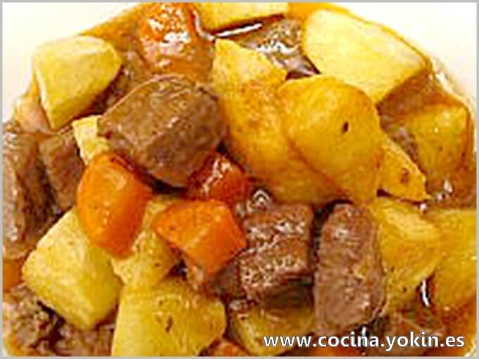 VEAL STEW - This stew is one of the most recurrent in the kitchen of many places with its variants. A tasty and easy dish to make.
