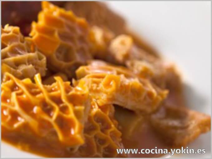 VIZCAINA TRIPE - A very traditional Spanish dish that has been left to prepare in homes but is easily found in tapas bars and restaurants. Worth recovering this dish.