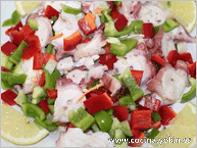 OCTOPUS SALAD - A very tasty way to use the octopus as a central element in a salad, vegetables combined with a soft, delicious taste is achieved.