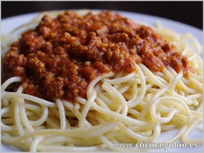 SPAGHETTI CARBONARA - Very popular and very tasty dish especially if we have quality meat and good homemade sauce.