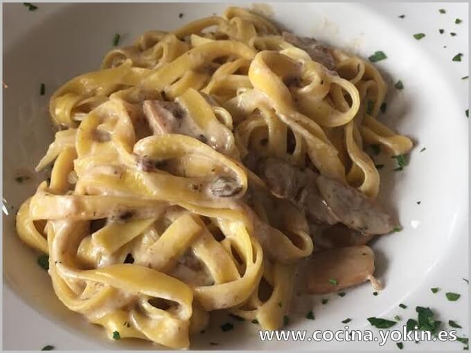 TAGLIATELLE WITH MUSHROOMS IN ROQUEFORT SAUCE - A plate of pasta accompanied by a cheese-based sauce that goes especially well, the Roquefort sauce.