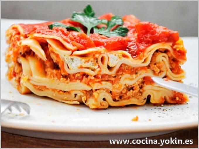 LASAGNA - A complete and many-sided dish. A good portion can be served as a single dish. Difficulty medium preparation.