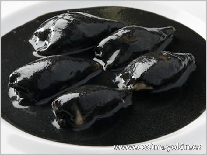 SQUID IN ITS OWN INK - Traditional dish of the Basque Country, where it greatly enhances the mild flavor of squid with an elaborate and different sight sauce.